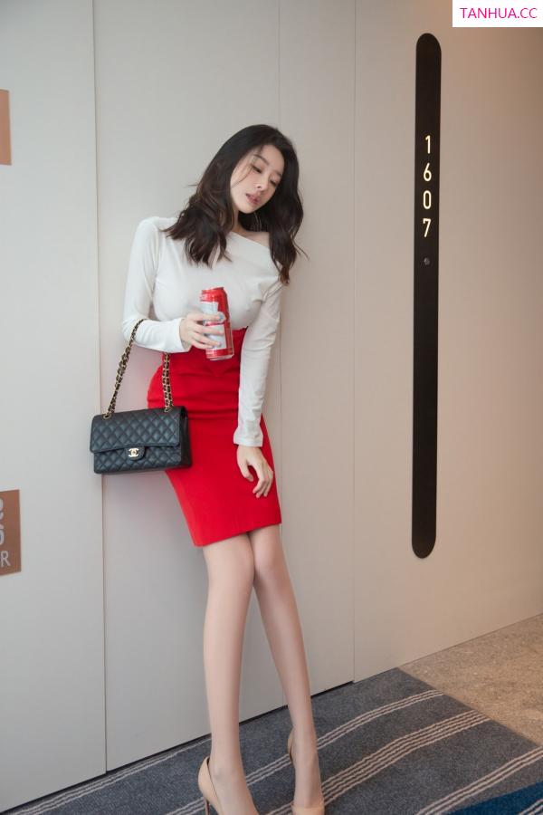 逗逗DouDou  [XiuRen]高清写真图 2022.11.10 No.5836 是小逗逗 短裙美臀第2张图片